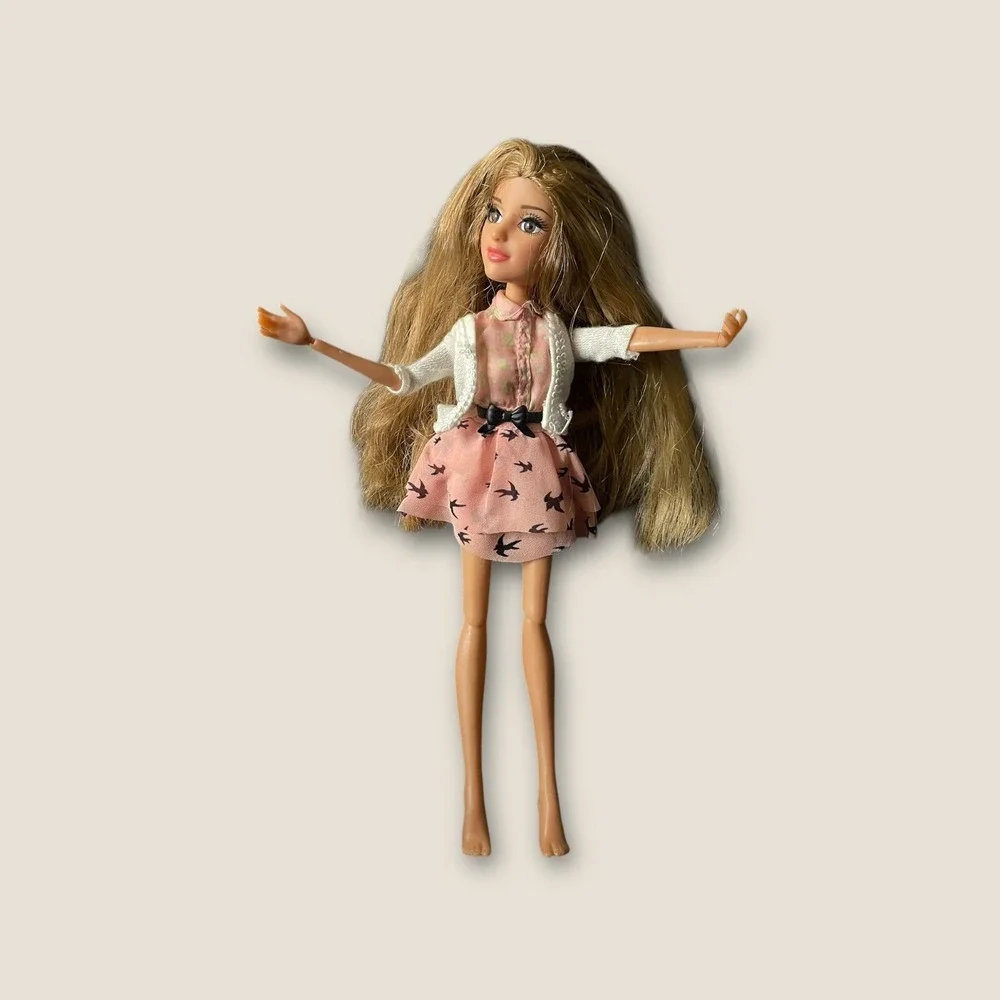 MGA Project MC2 Adrienne's Volcano Doll Rooted Eyelashes Inset‎ Eyes